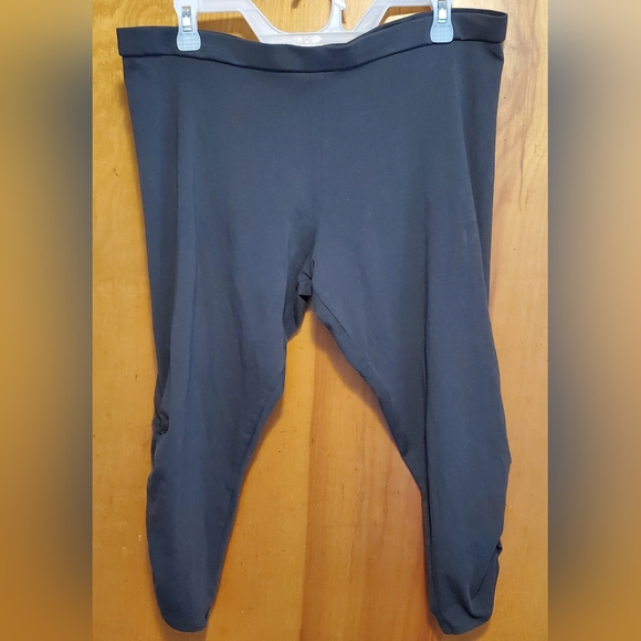 Victoria's Secret Moda XL Dark Gray Capri Leggings Ruched Leg - Picture 1 of 4